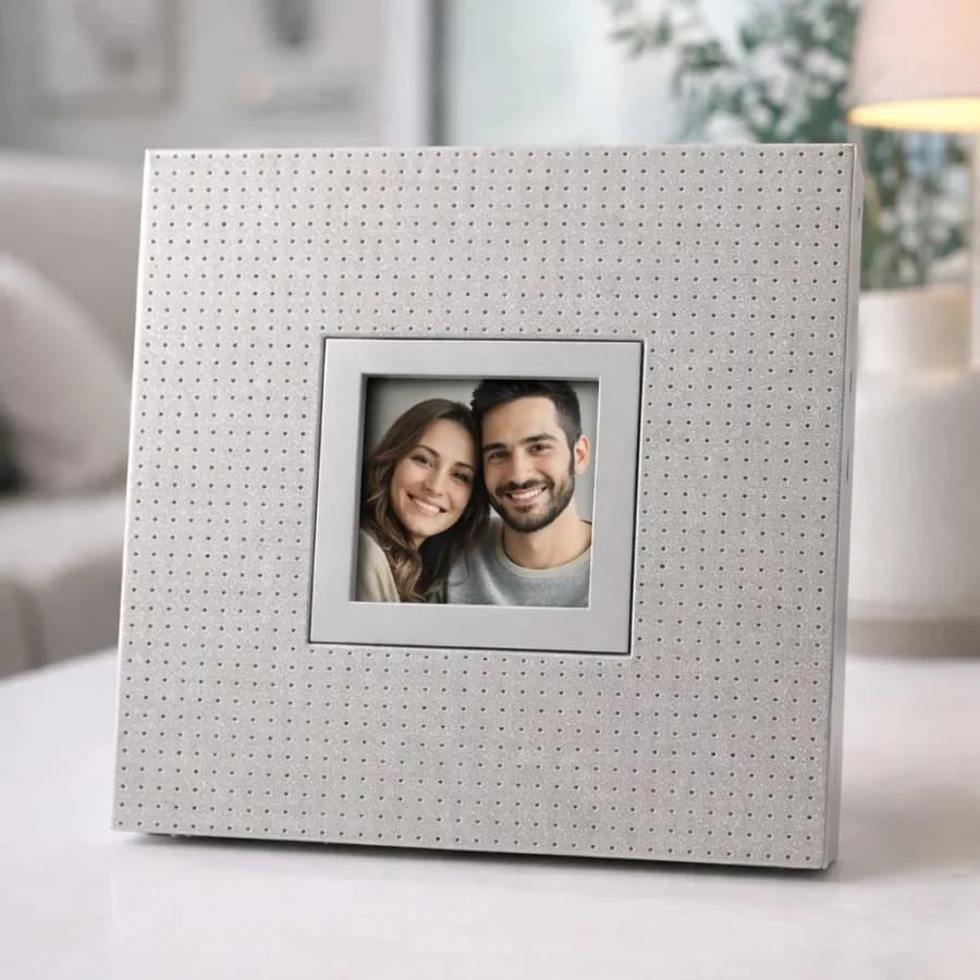 מסגרת תמונה כסופה יוקרתית 12x12 ס"מ עם פיתוח תמונה 5x5 ס"מ גודל ויזה ארה"ב.